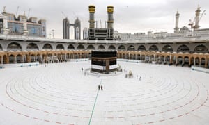 La Kaaba, le sanctuaire le plus sacré de l'Islam, au centre de la Grande Mosquée de la ville sainte de La Mecque