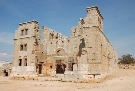 Des tours jumelles et une rosace… les vestiges de l'église Qalb Lozeh en Syrie, l'inspiration derrière Notre-Dame.