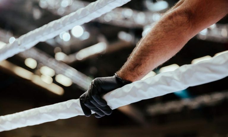 Le rapport Khabib Halal / Haraam: bon caractère, mauvais sports et l'énigme de la représentation musulmane