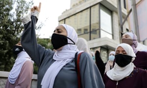 Les femmes en Jordanie protestent contre Macron