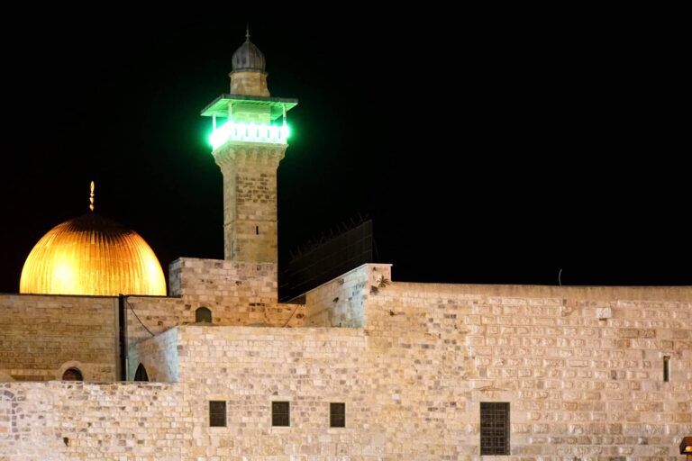 Israël coupe les haut-parleurs de la mosquée Al-Aqsa pour arrêter Adhan pendant le Ramadan