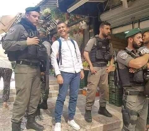 Les Palestiniens sourient pendant leur arrestation 3