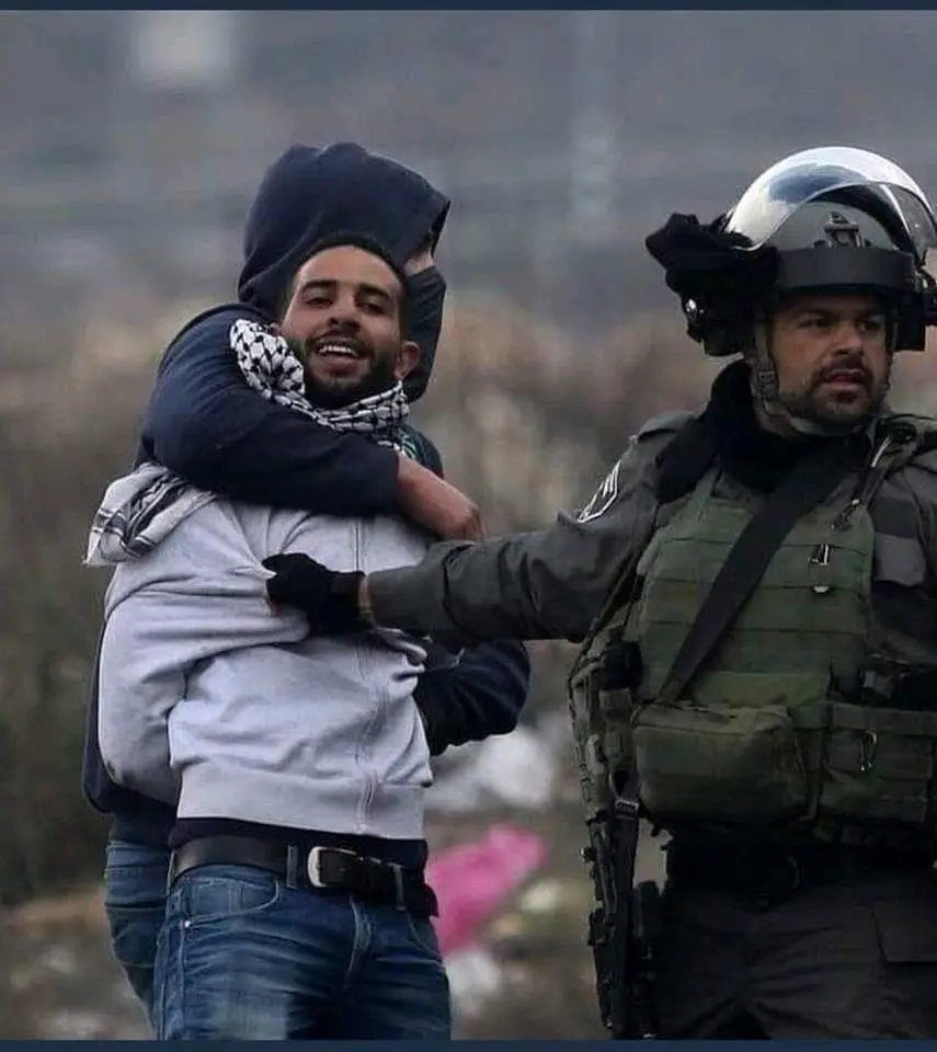 Les Palestiniens sourient lors de leur arrestation 2