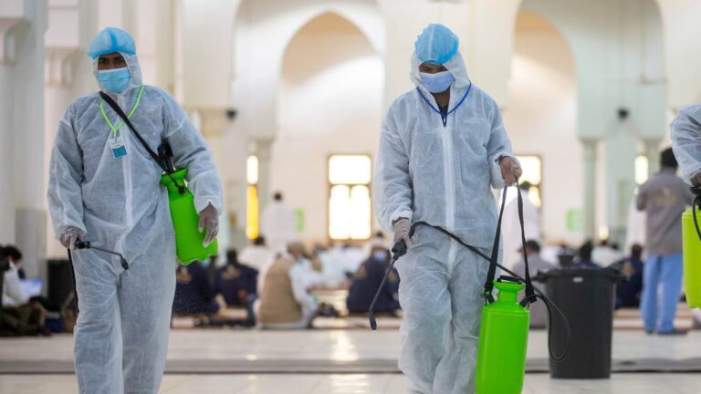 70000 litres de désinfectant utilisés quotidiennement pour nettoyer Masjid al-Haram pendant le Ramadan 2021