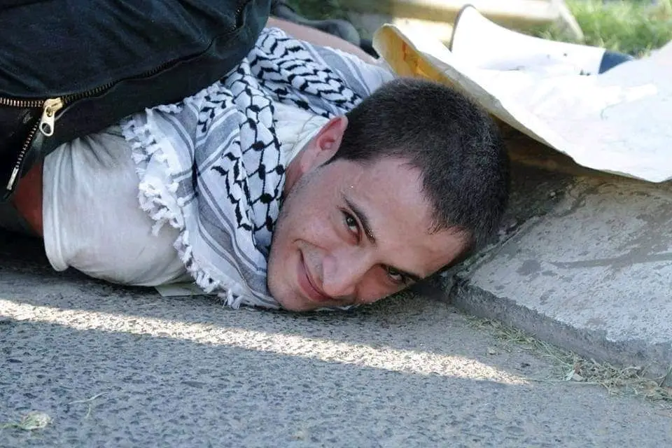 Les Palestiniens sourient pendant leur arrestation 8