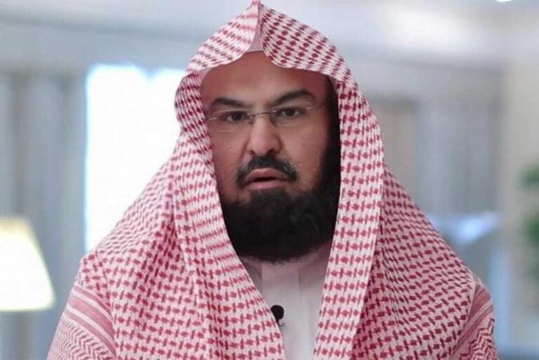 Cheikh Sudais limoge le directeur de Masjid al-Haram après que Fajr salah a été retardé de 30 minutes