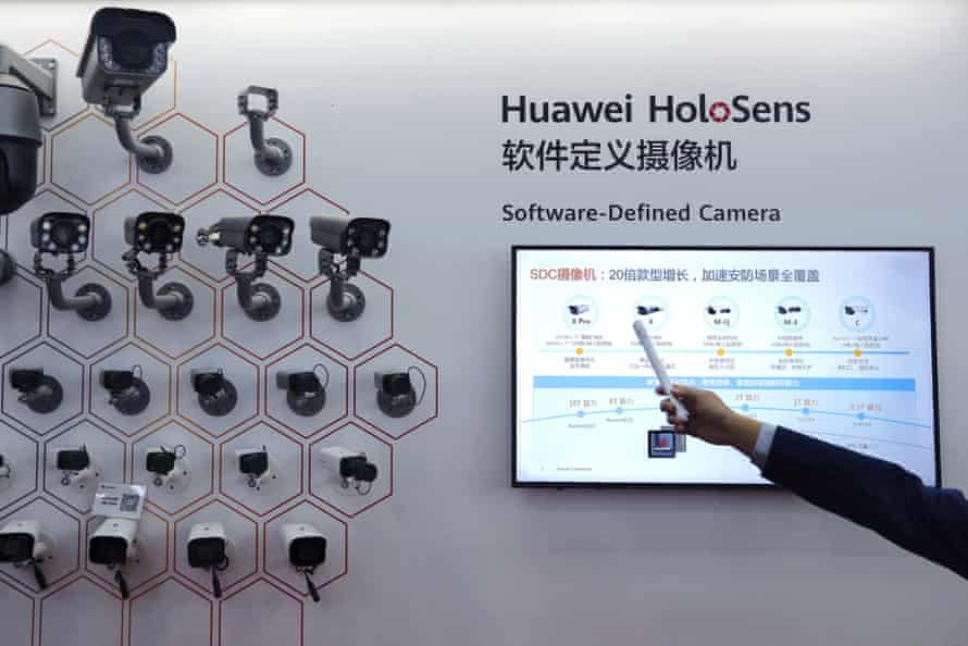 Les caméras de surveillance de Huawei sont exposées lors de la China Public Security Expo à Shenzhen, en Chine.