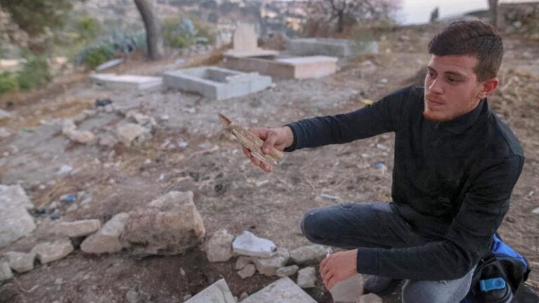 Des tombes de martyrs musulmans près de la mosquée Al Aqsa démolies par Israël