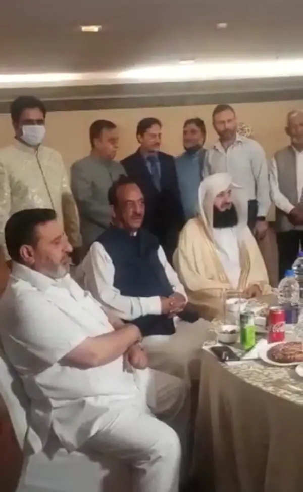 Le mufti Menk a suscité la controverse après avoir exécuté le nikah d’un homme politique pro-indien lors d’une visite au Cachemire