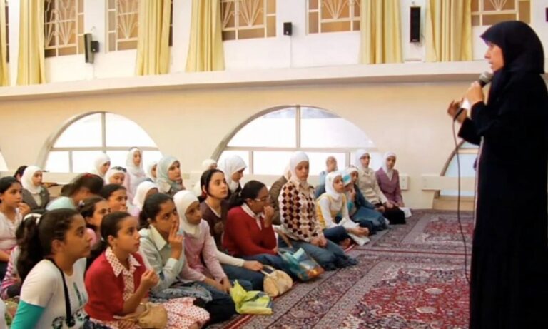 La lumière de l&rsquo;érudition islamique féminine : Da&rsquo;wah, difficulté et détermination