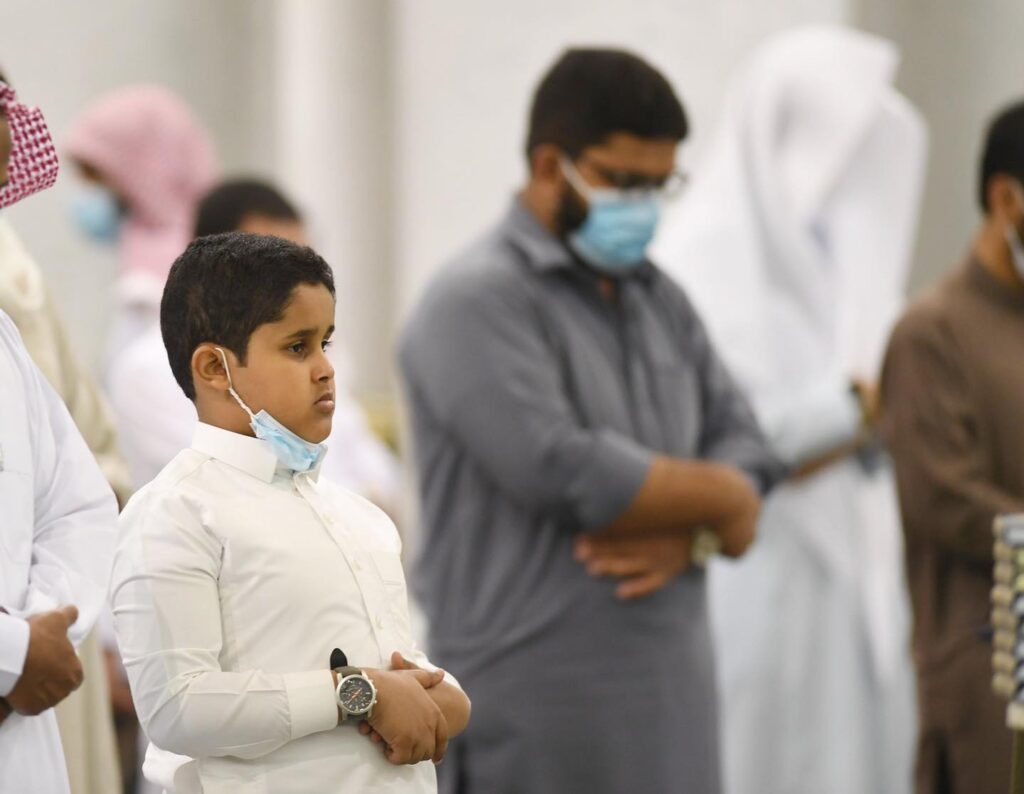 Enfants dans masjid an nabawi 2