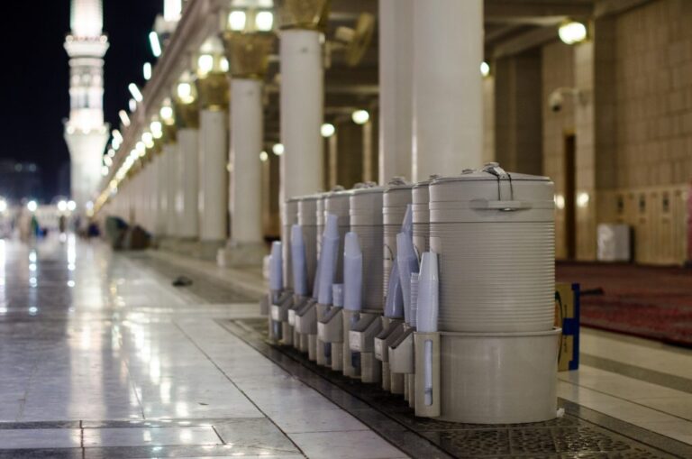 Les autorités saoudiennes saisissent plus de 400 faux paquets de Zamzam à La Mecque