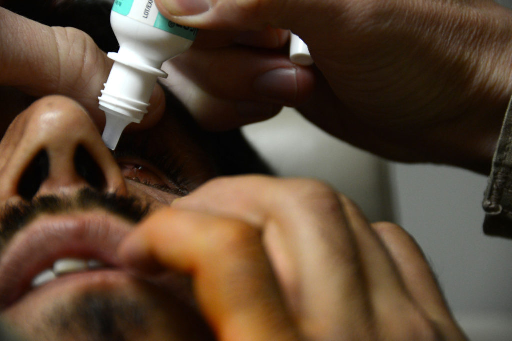 8 choses qui rompront votre jeûne instantanément 12 les gouttes pour les yeux les gouttes pour les oreilles et les gouttes pour le nez cassent le jeûne