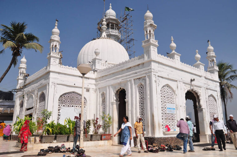 80% des mosquées de Mumbai cessent d&rsquo;utiliser des haut-parleurs pour Fajr après la menace de Thackeray
