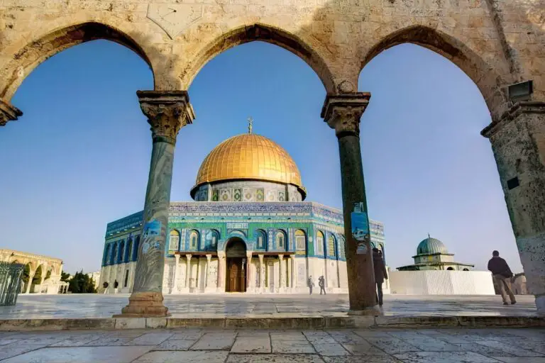 Poutine assure la Palestine de son plein soutien après les attaques israéliennes contre la mosquée Al-Aqsa