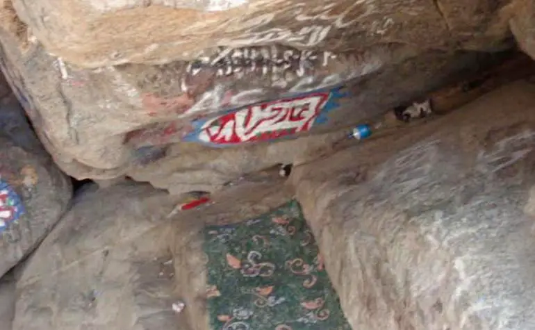 Grotte de Hira Hajj Places