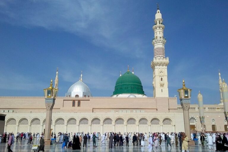 50 hommes d&rsquo;affaires juifs pro-israéliens visitent Masjid an-Nabawi sur invitation saoudienne