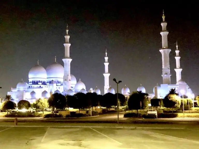 Un avion s’écrase dans la mosquée Sheikh Zayed à Abu Dhabi