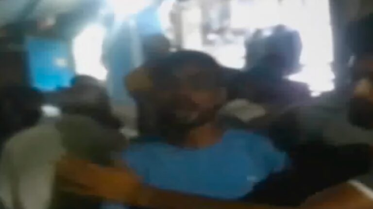 200 hindous attaquent une mosquée en Inde