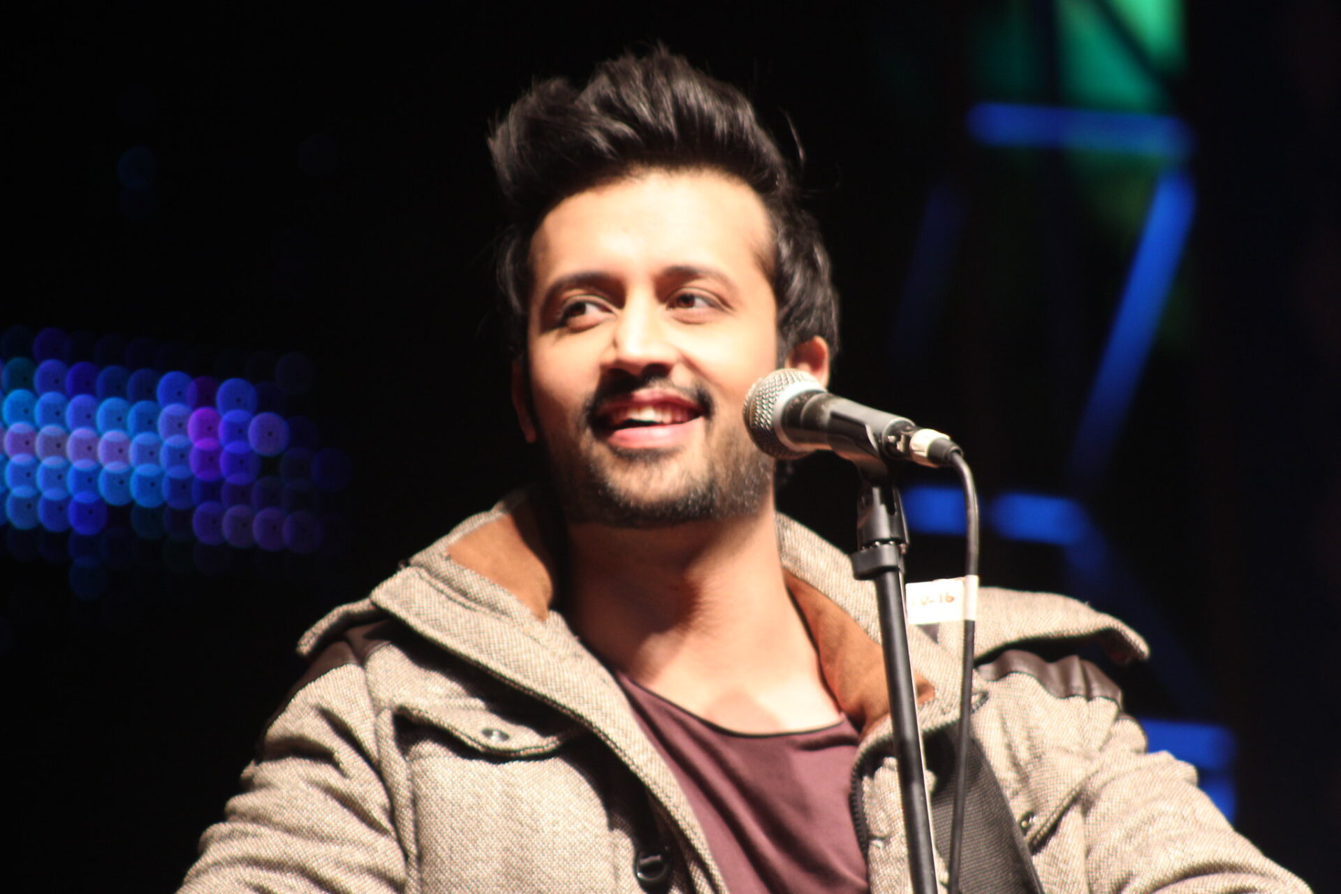 Le chanteur pakistanais Atif Aslam fait un don de roupies.  15 millions de nourriture et de médicaments à Gaza