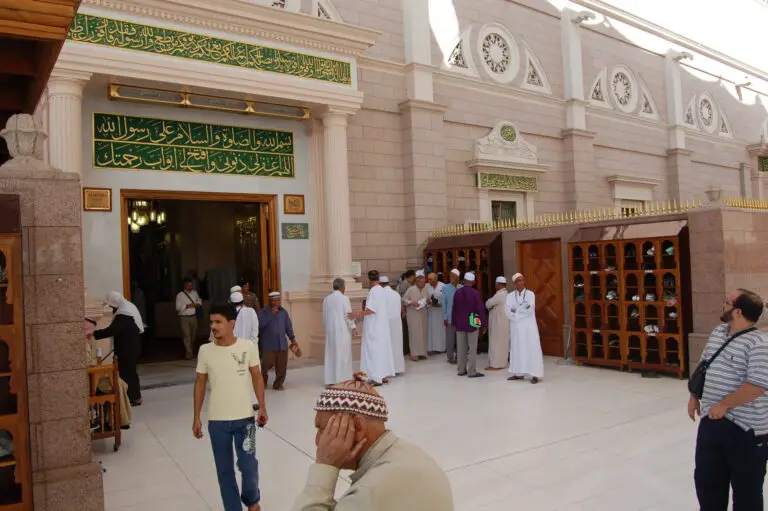 Les pèlerins scanneront les codes-barres aux portes automatisées pour entrer à Riaz Ul Jannah