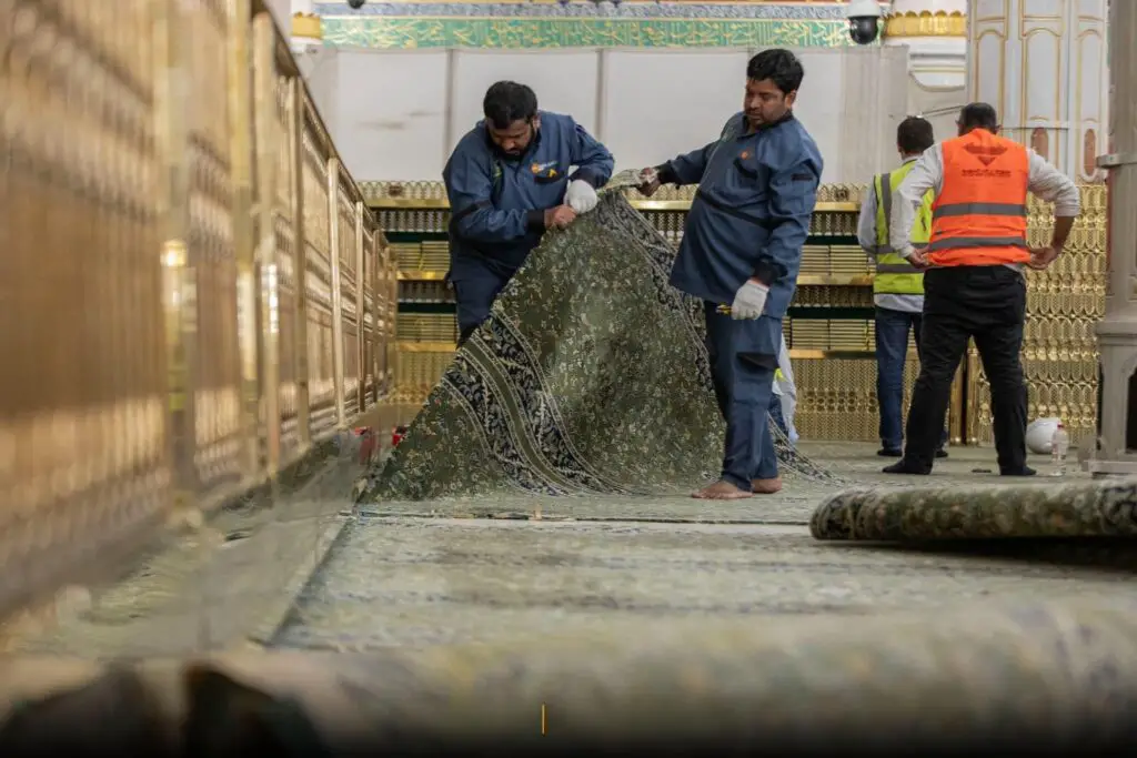 Nouveaux tapis à Riaz Ul Jannah changés pour le Ramadan 2024