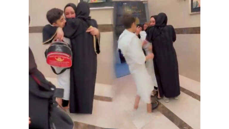 Pendant la Omra, une mère syrienne a retrouvé ses enfants après 11 ans
