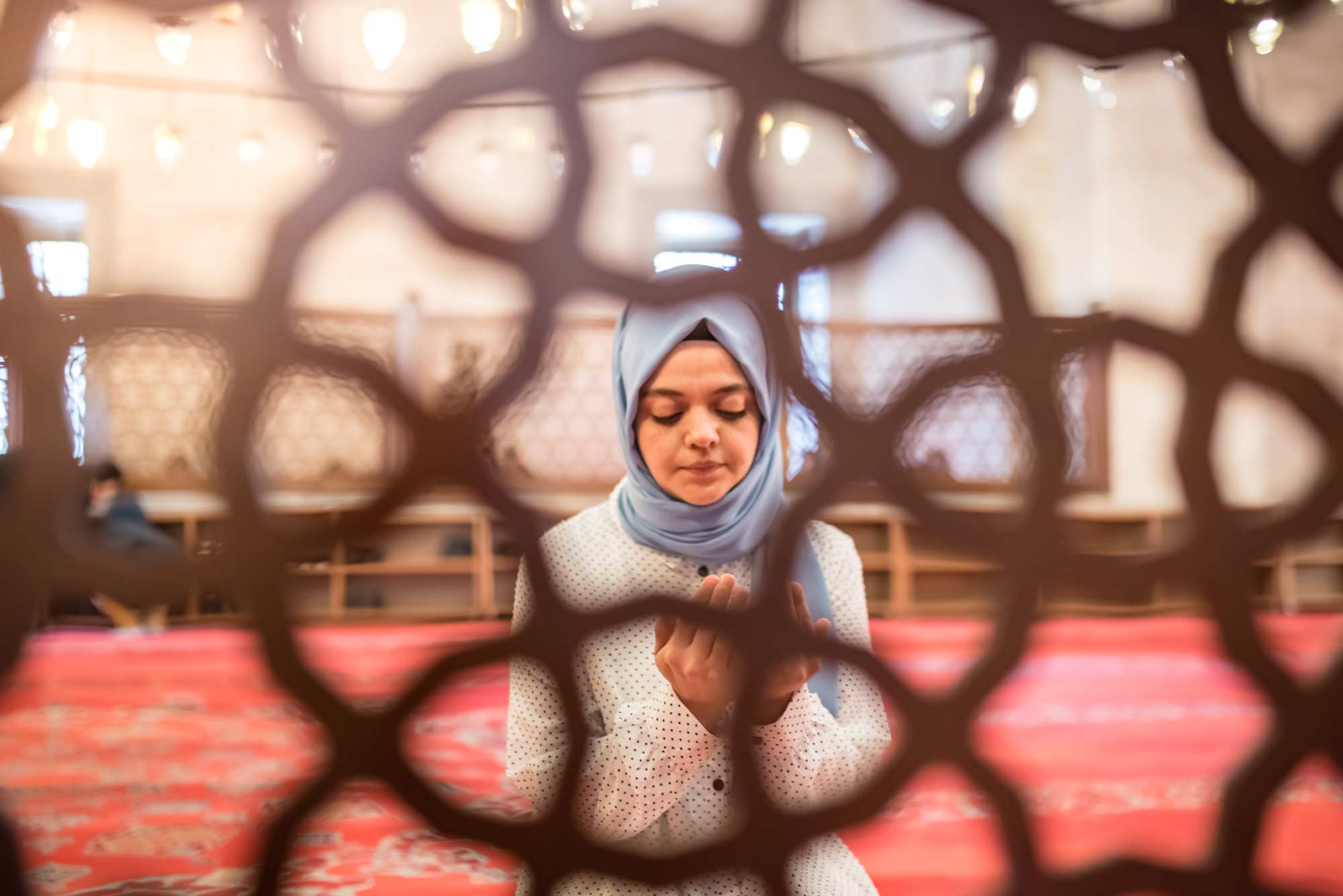 10 Hadiths sur l'I`tikaf des femmes et leur engagement dans les activités de la mosquée