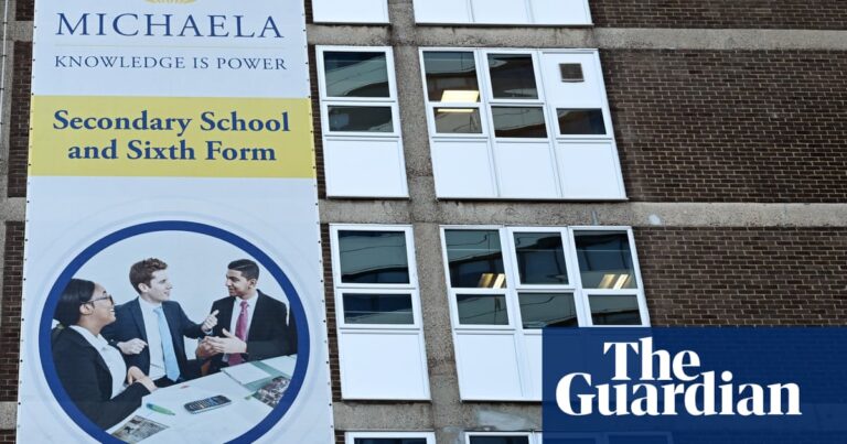 Les rituels de prière dans les écoles restent une question controversée |  Écoles