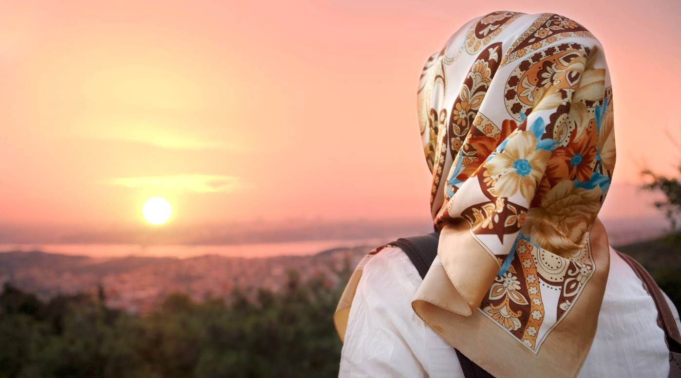 Pourquoi les femmes musulmanes portent le hijab en été