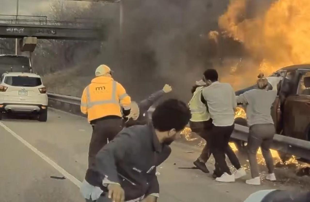 Des bons Samaritains musulmans sauvent un homme d’une voiture en feu au Minnesota