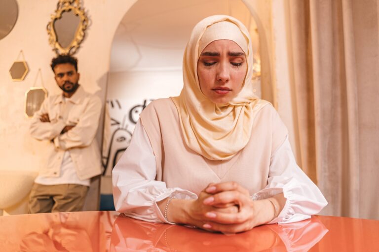 J'ai découvert que je suis une deuxième épouse ;  S'il vous plaît aidez-moi!