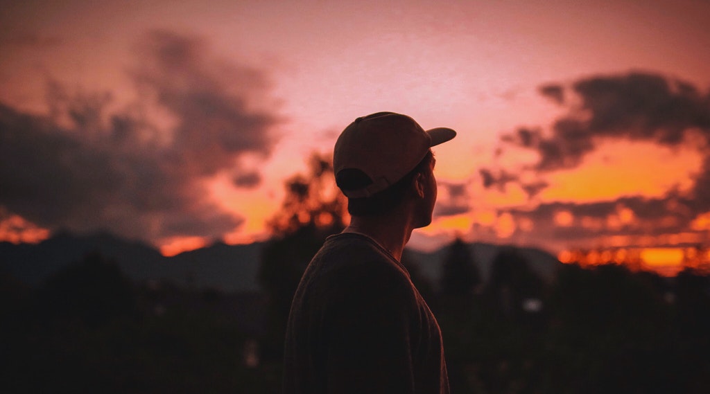 Qu’est-ce qui rend Dieu digne d’être adoré ?