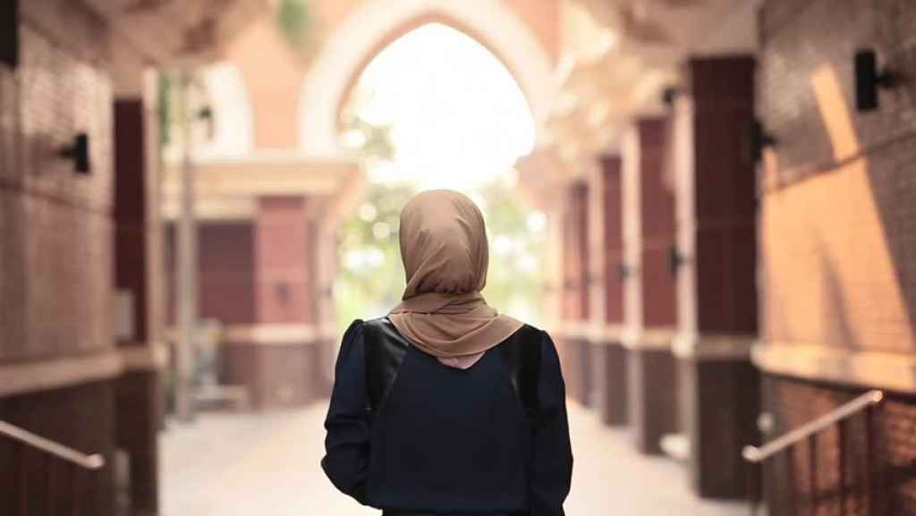 Les beaux-parents s'attendent à ce que je les serve