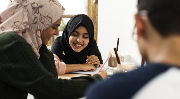 Interaction mixte : l'époque du Prophète et aujourd'hui