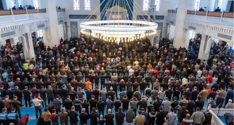 Puis-je prier la prière du vendredi sur le campus ?