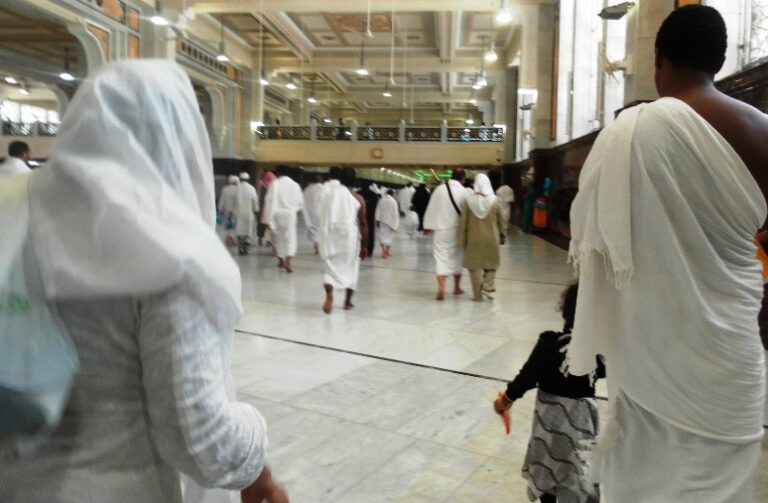 Votre beau-fils est-il votre Mahram ?