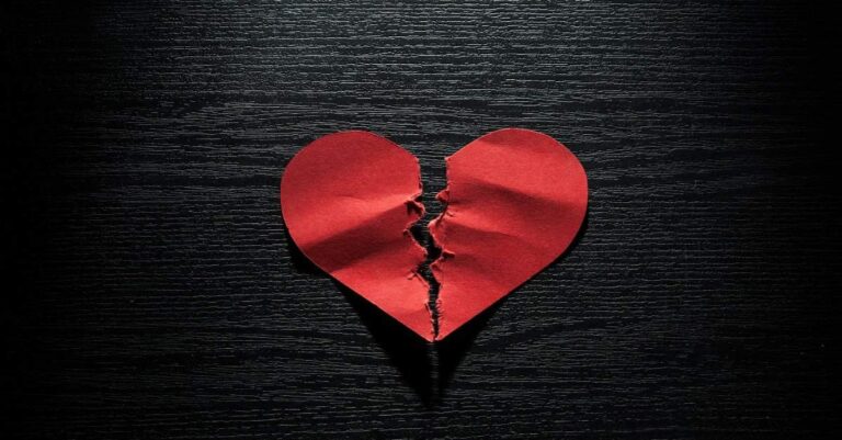 Ma femme sort avec un autre homme ; dois-je divorcer ?

