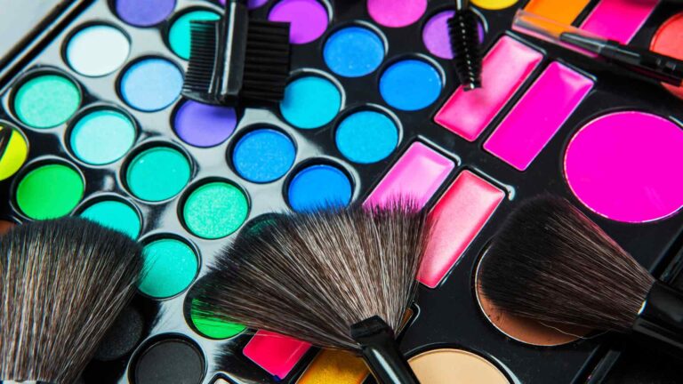 Est-il haram de se tailler les sourcils ?