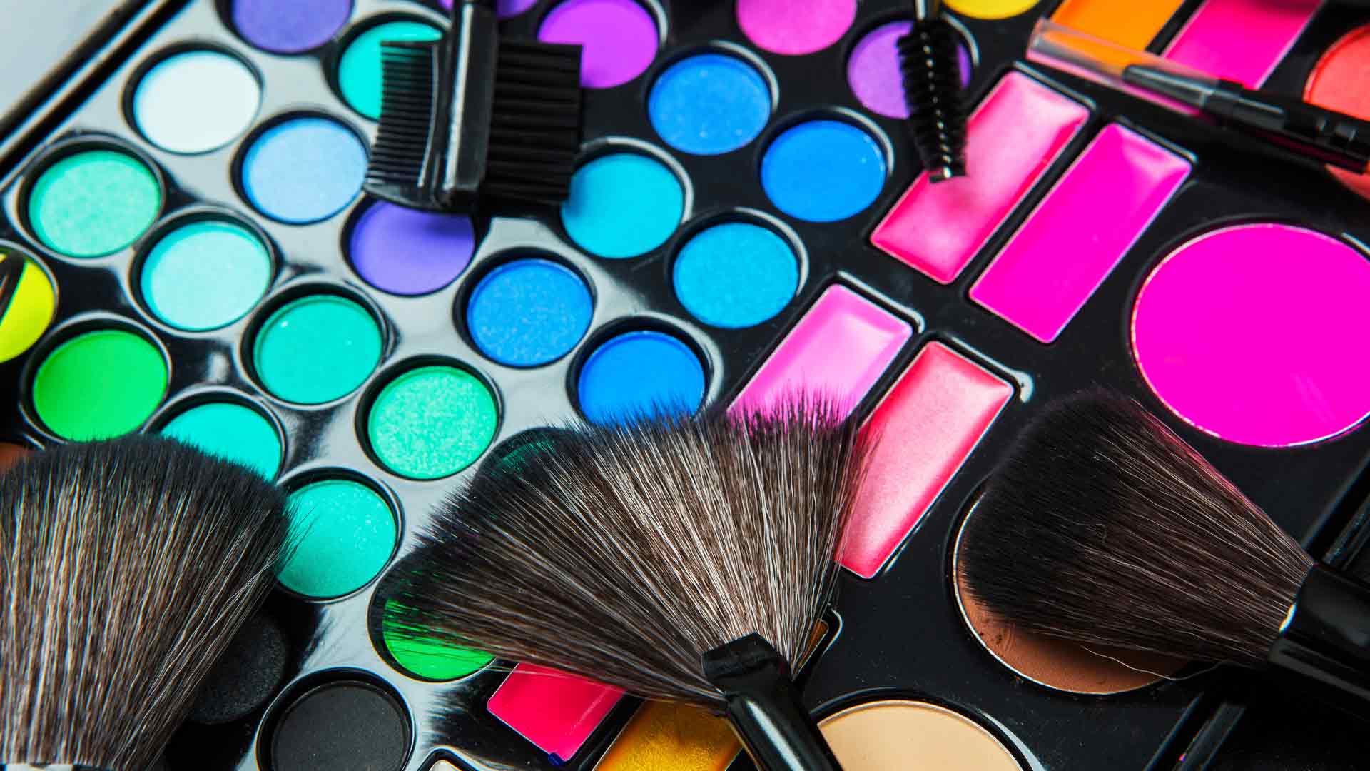 Est-il haram de se tailler les sourcils ?