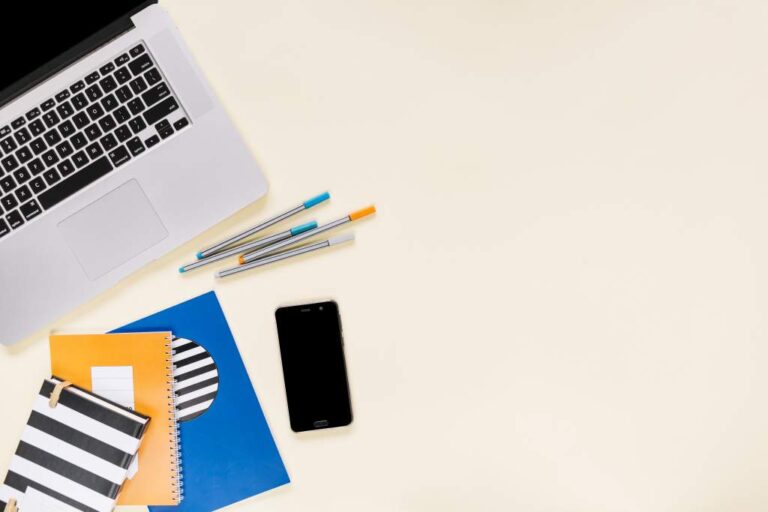 Mon fiancé a dit qu'il ne m'épouserait pas, à moins que j'arrête mes études