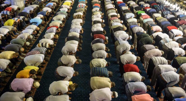 Vous ne parlez pas couramment l'arabe ? 9 conseils pour ne pas vous laisser distraire pendant vos prières