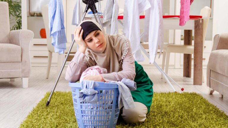 Est-ce l’obligation de la femme de servir son mari ?