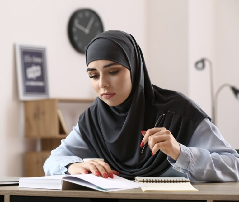 Je souhaite étudier l'islam, mais je dois travailler