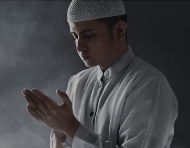 Les musulmans fréquentent l'église