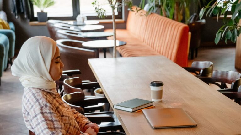 Marre du rejet social, mais incapable de se connecter avec les gens