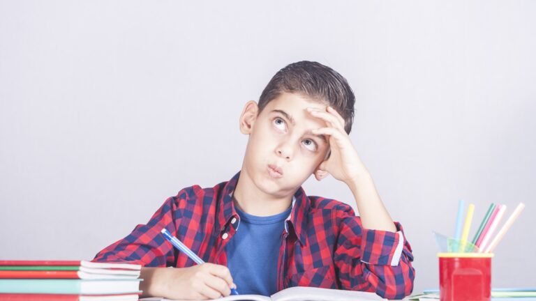 Mon fils n’est pas intéressé par les études, que puis-je faire ?