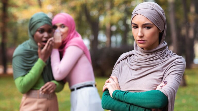 Pour les femmes : pourquoi n’arrêtons-nous pas de nous juger les unes les autres ?