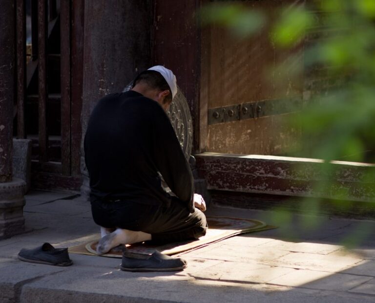 Dois-je rattraper les prières manquées dans l’ordre ?