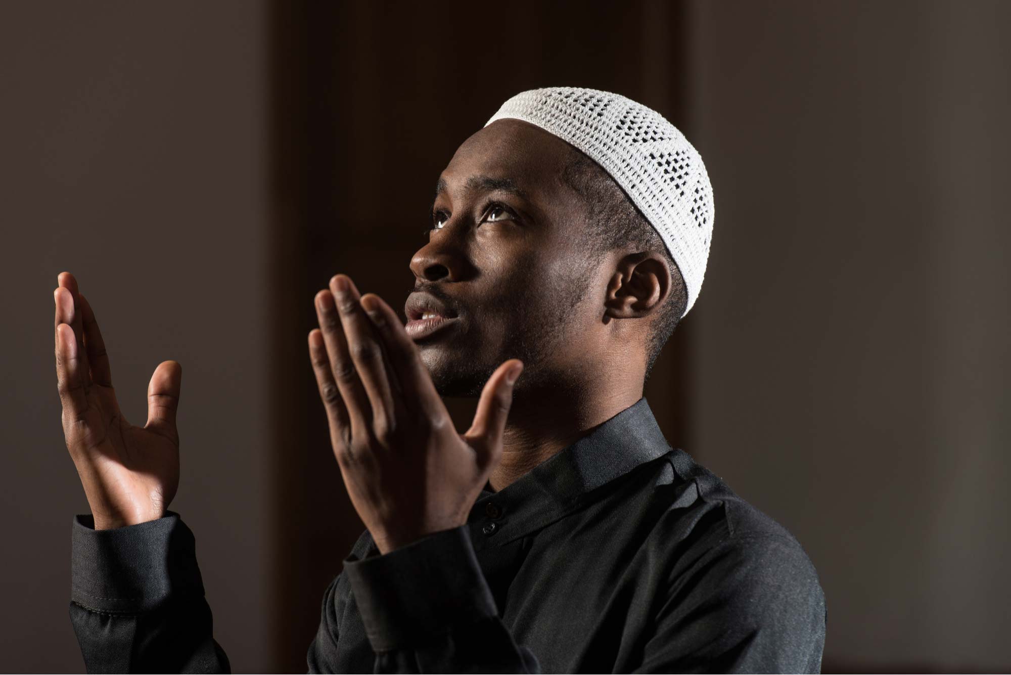 Pourquoi prier ou faire du'aa' si on ne répond pas ?